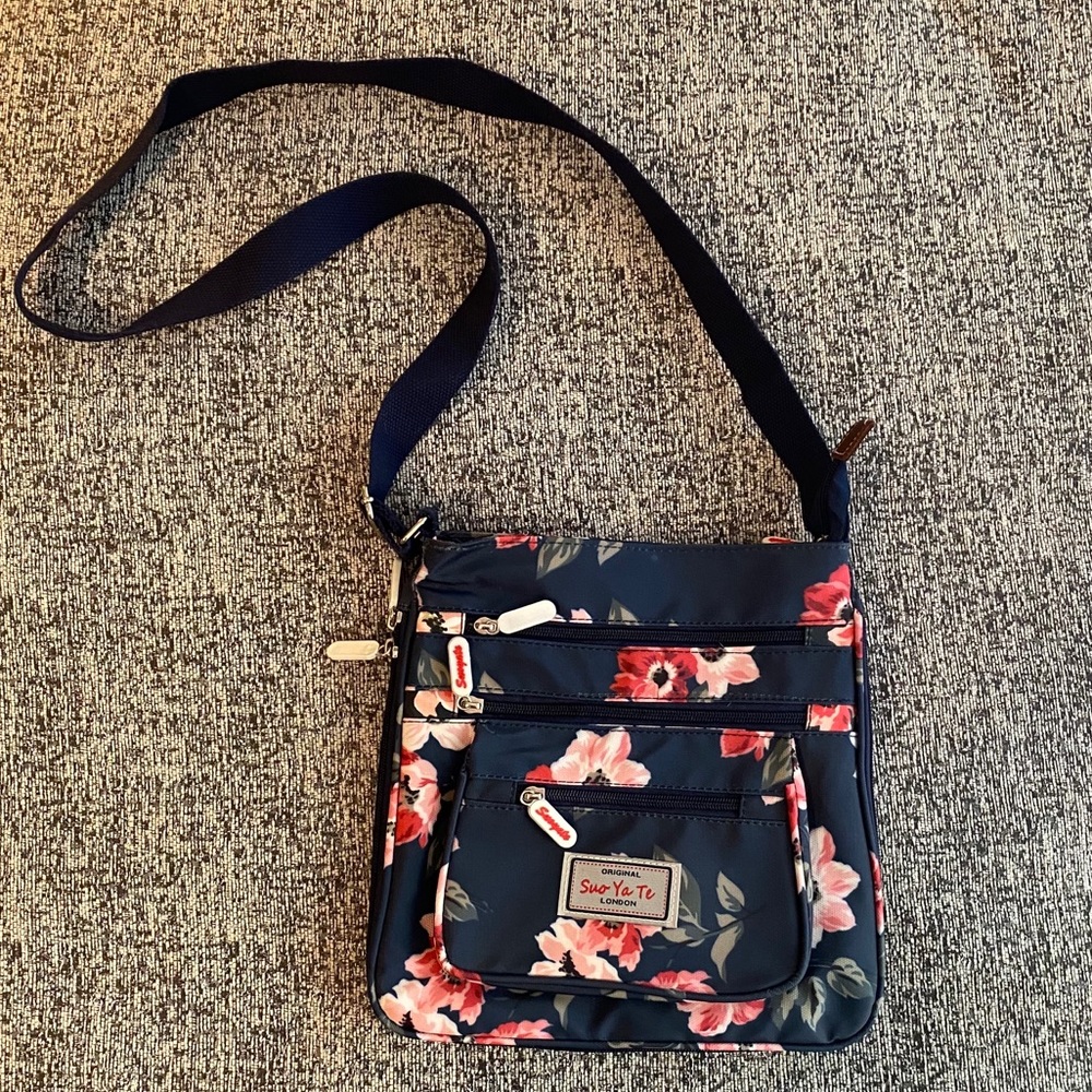 Suo Ya Te Crossbody Bag